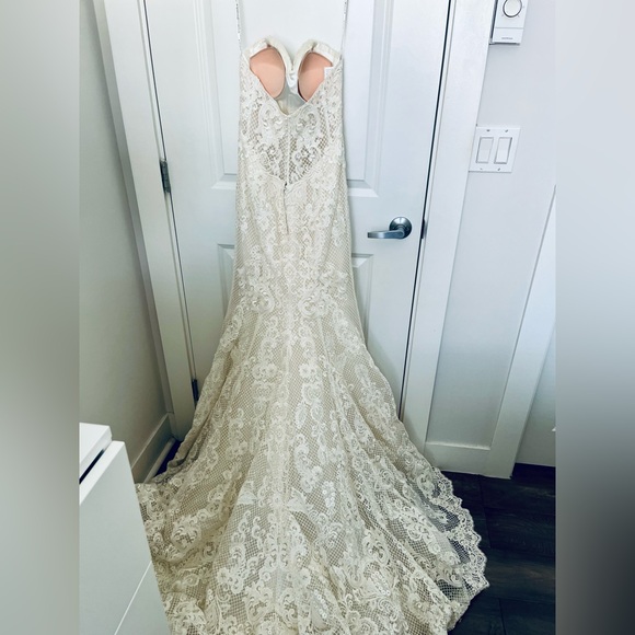 Maggie Sottero Never Worn Wedding Dress - Picture 2 of 4